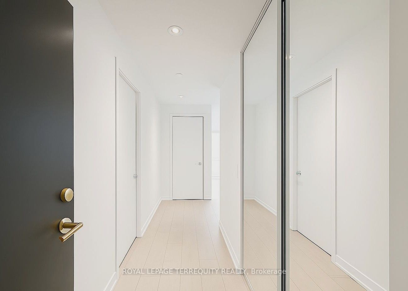 5215-950 Portage Parkway, Vaughan, ON, L4K 0J7 - 4