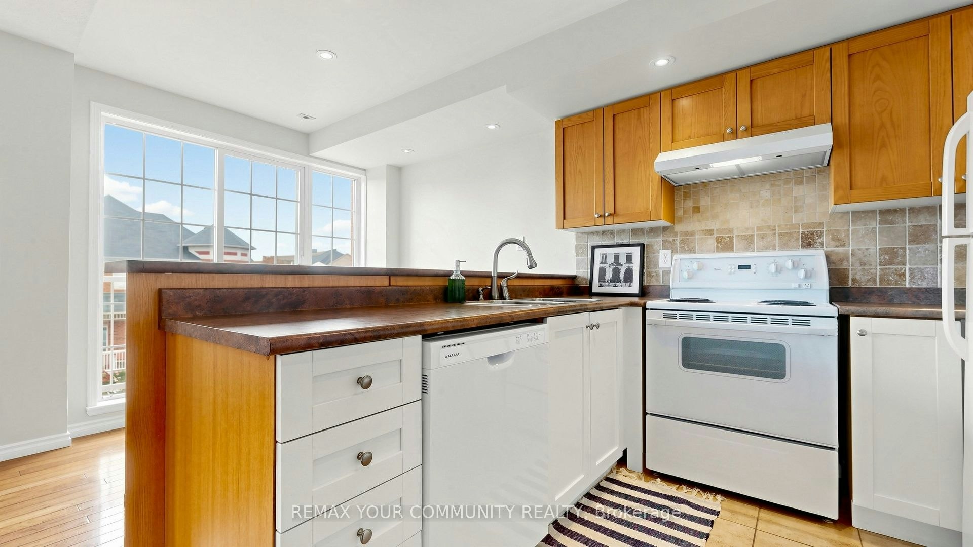 D210-116 Cornell Park Avenue, Markham, ON, L6B 1B6 - 8