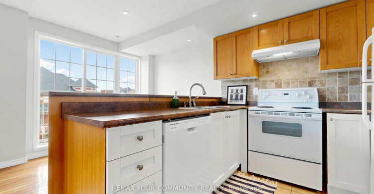 D210-116 Cornell Park Avenue, Markham, ON, L6B 1B6 - 8