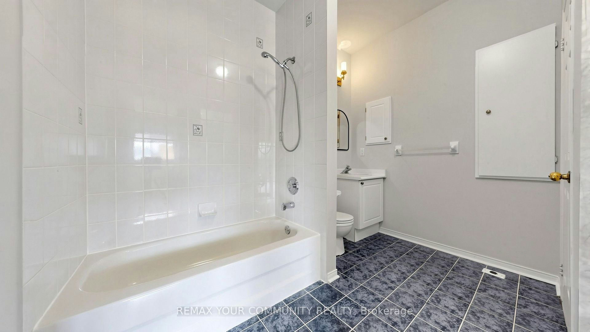 D210-116 Cornell Park Avenue, Markham, ON, L6B 1B6 - 18
