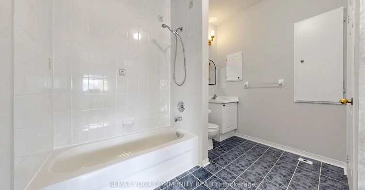 D210-116 Cornell Park Avenue, Markham, ON, L6B 1B6 - 18