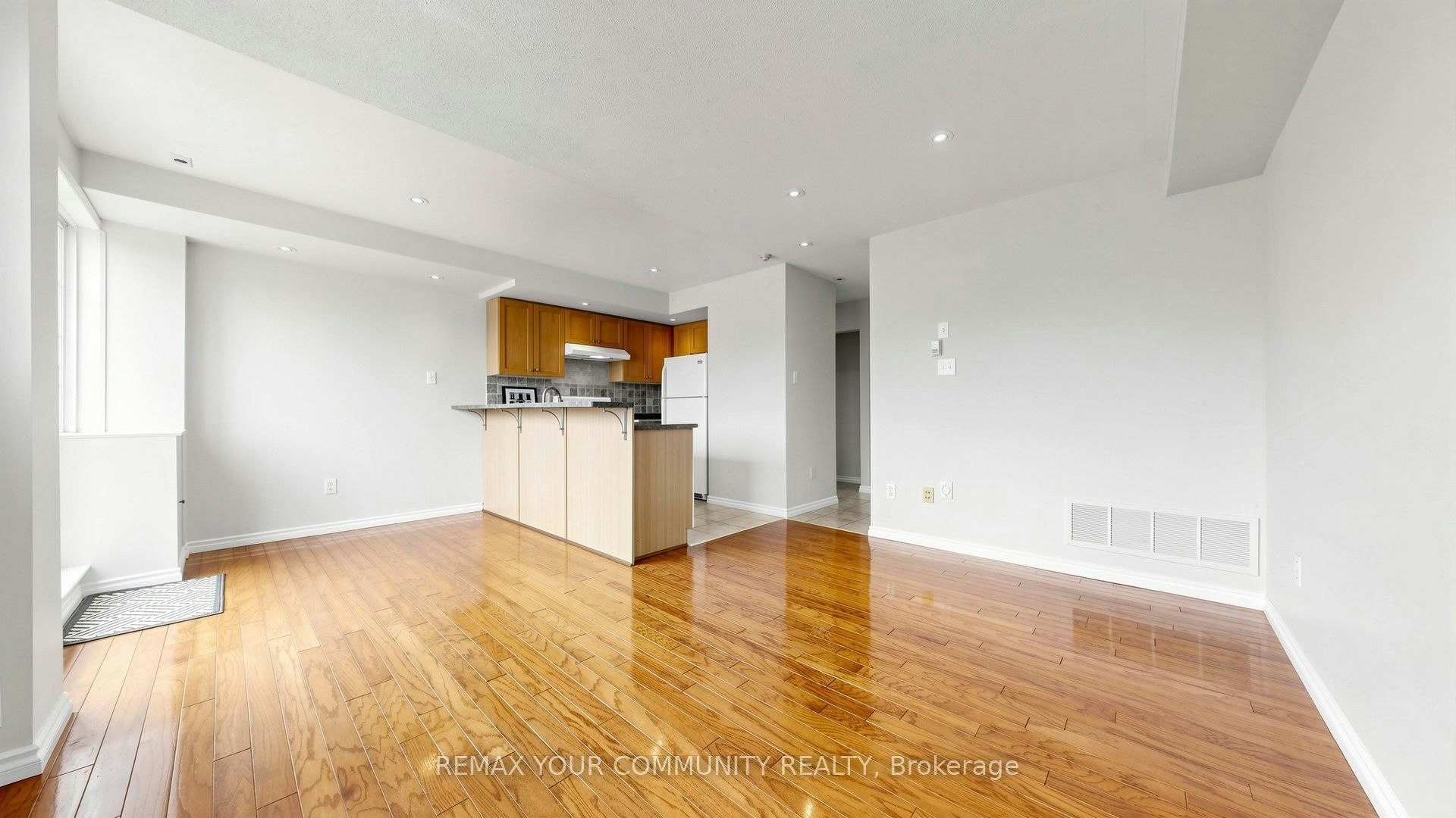 D210-116 Cornell Park Avenue, Markham, ON, L6B 1B6 - 5