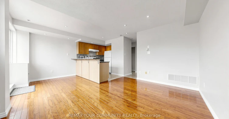 D210-116 Cornell Park Avenue, Markham, ON, L6B 1B6 - 5