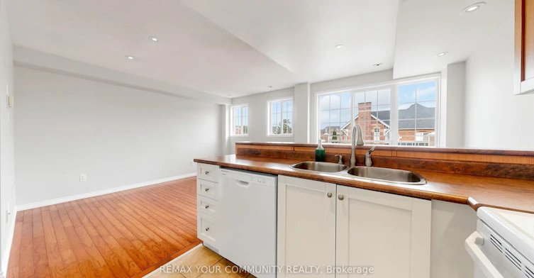 D210-116 Cornell Park Avenue, Markham, ON, L6B 1B6 - 9