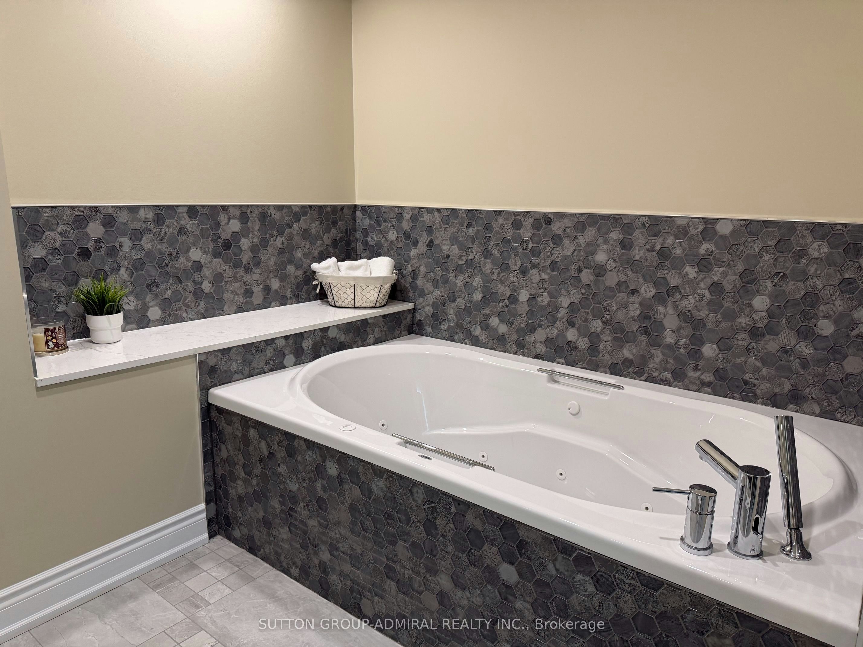 232 Frederick Curran Lane, Newmarket, ON, L3X 3J3 - 9