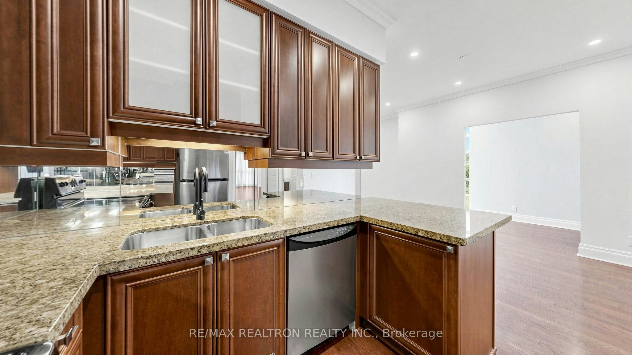 116C-39 Upper Duke Crescent, Markham, ON, L6G 0B8 - 6