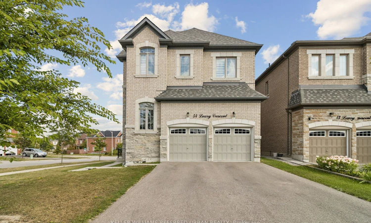 54 Leary Crescent