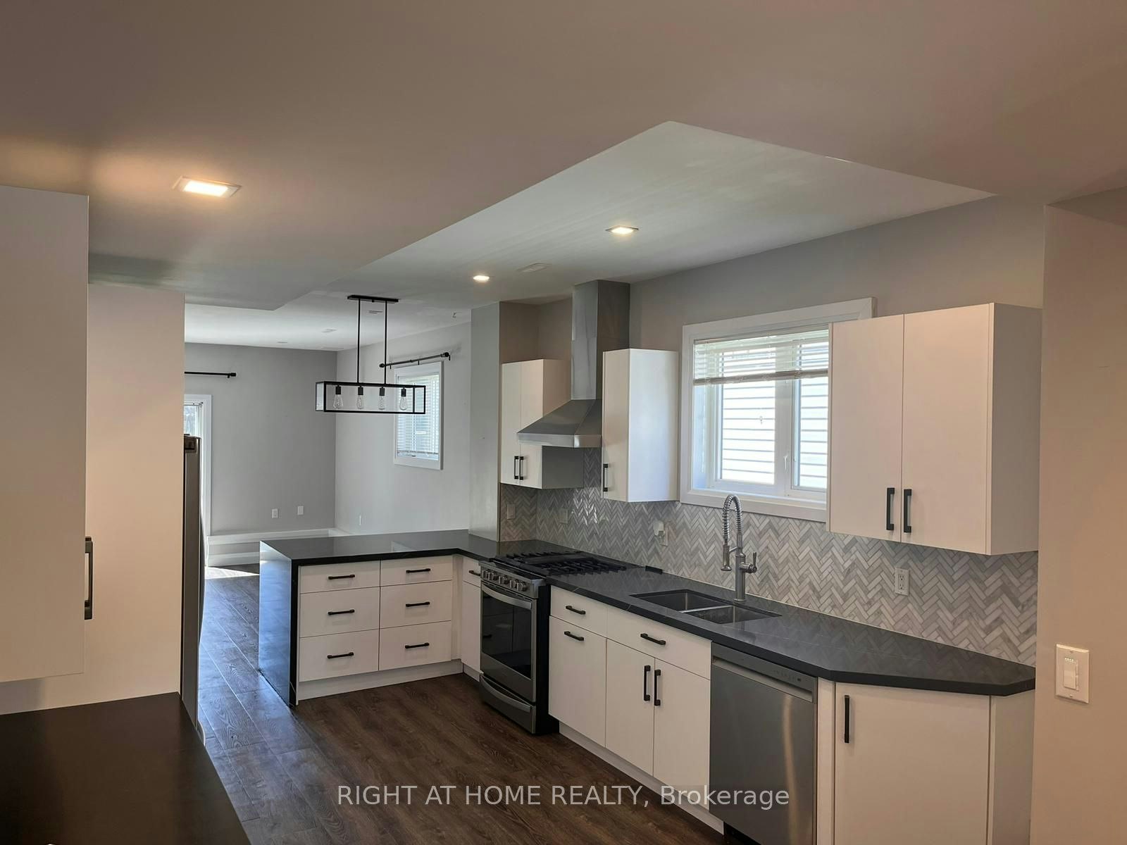 116 Maplewood Drive, Essa, ON, L0M 1B4 - 9