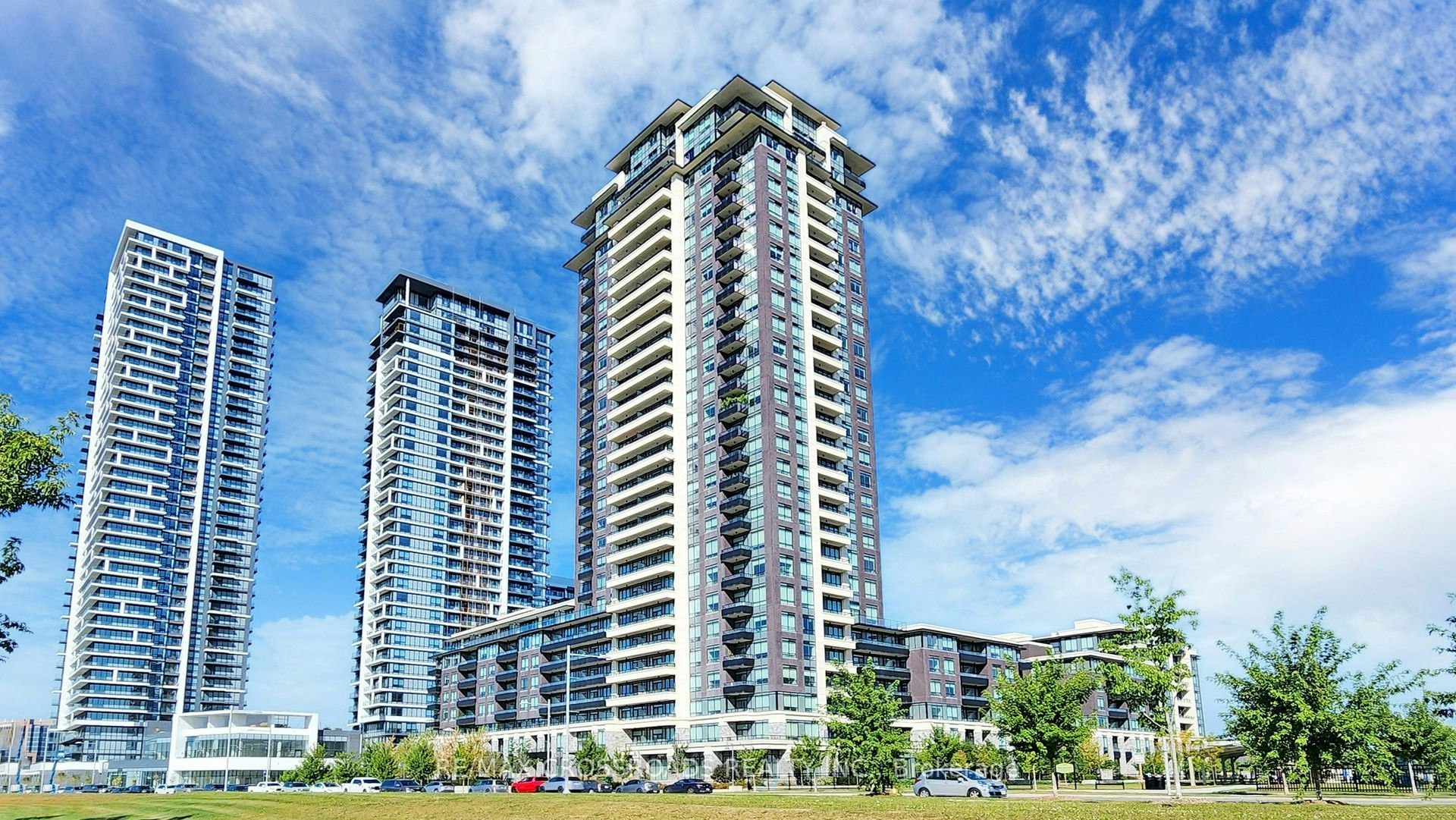 335-15 Water Walk Drive, Markham, ON, L6G 0G2