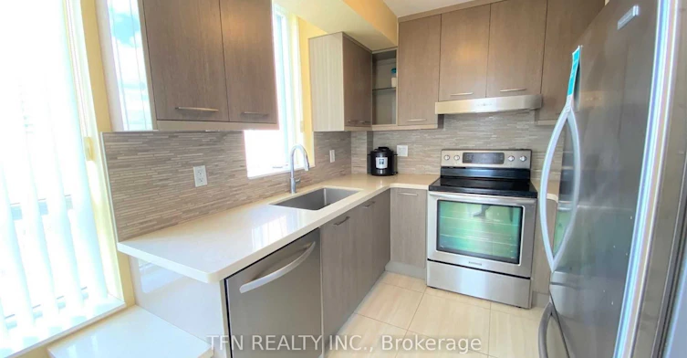 704-310 Red Maple Road, Richmond Hill, ON, L4C 0T7 - 2