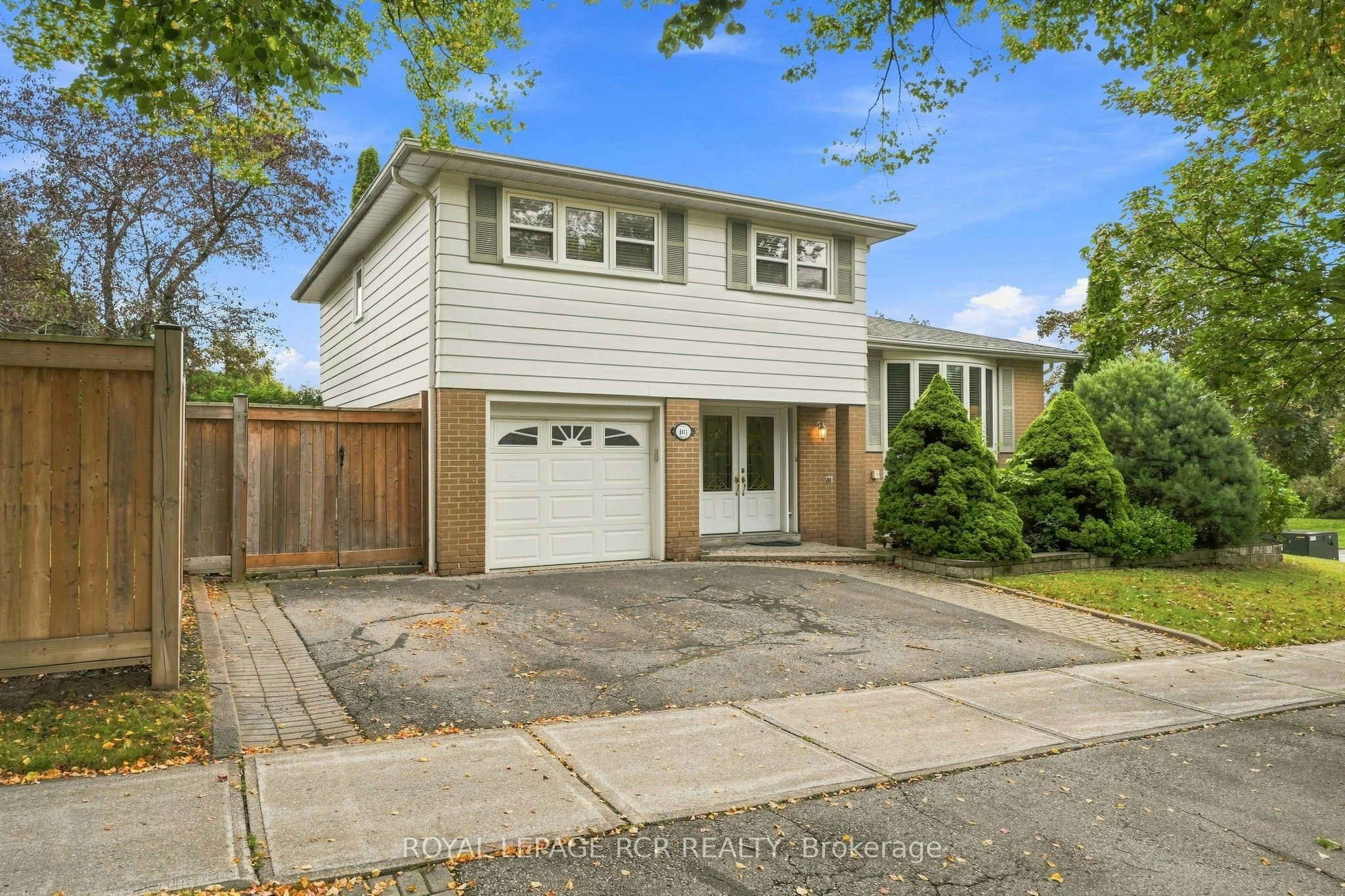 101 Hill Drive, Aurora, ON, L4G 3A9