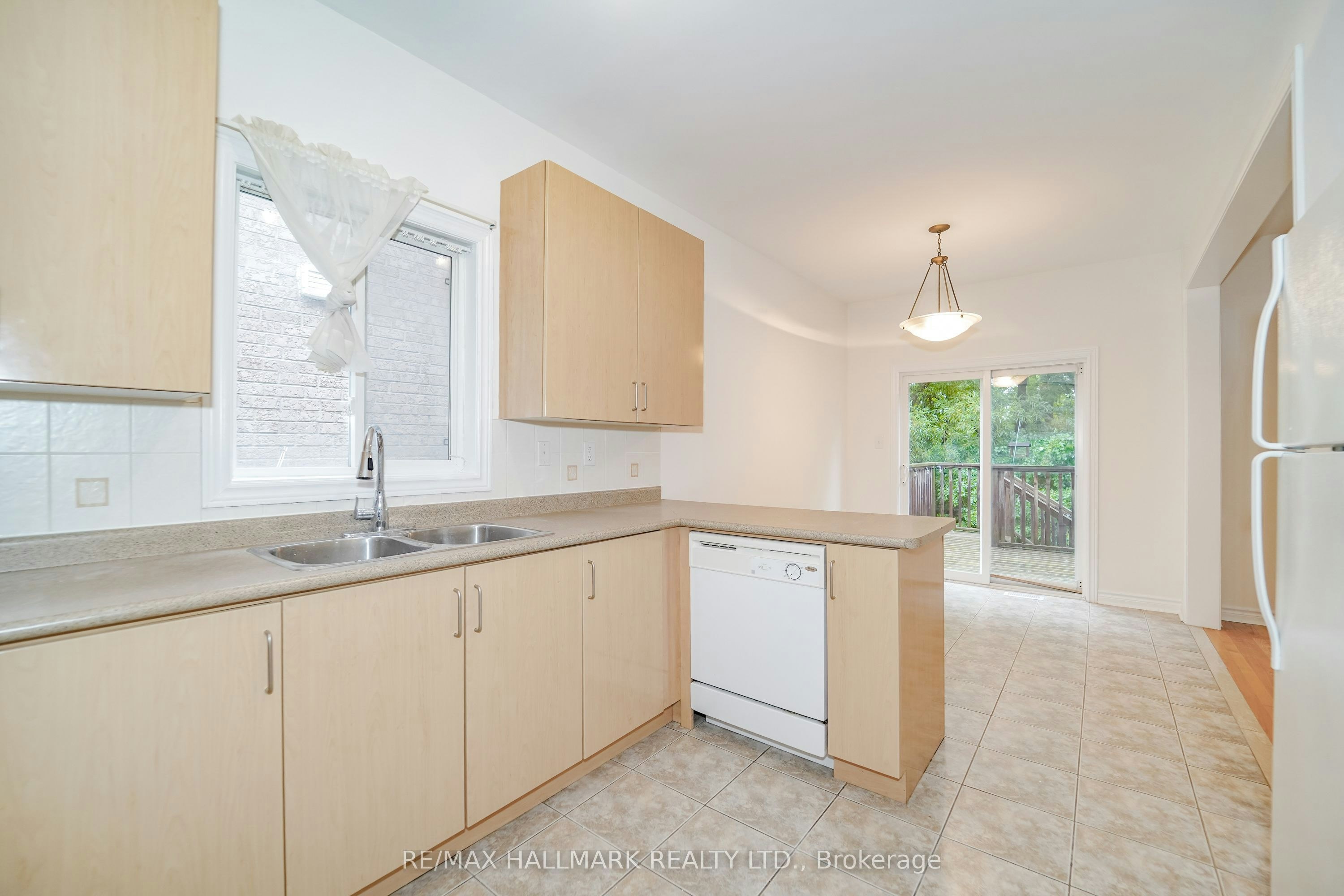 135 Maroon Drive, Richmond Hill, ON, L4E 5B7 - 7