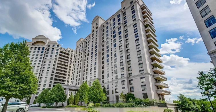 512-9245 Jane Street, Vaughan, ON, L6A 0J9