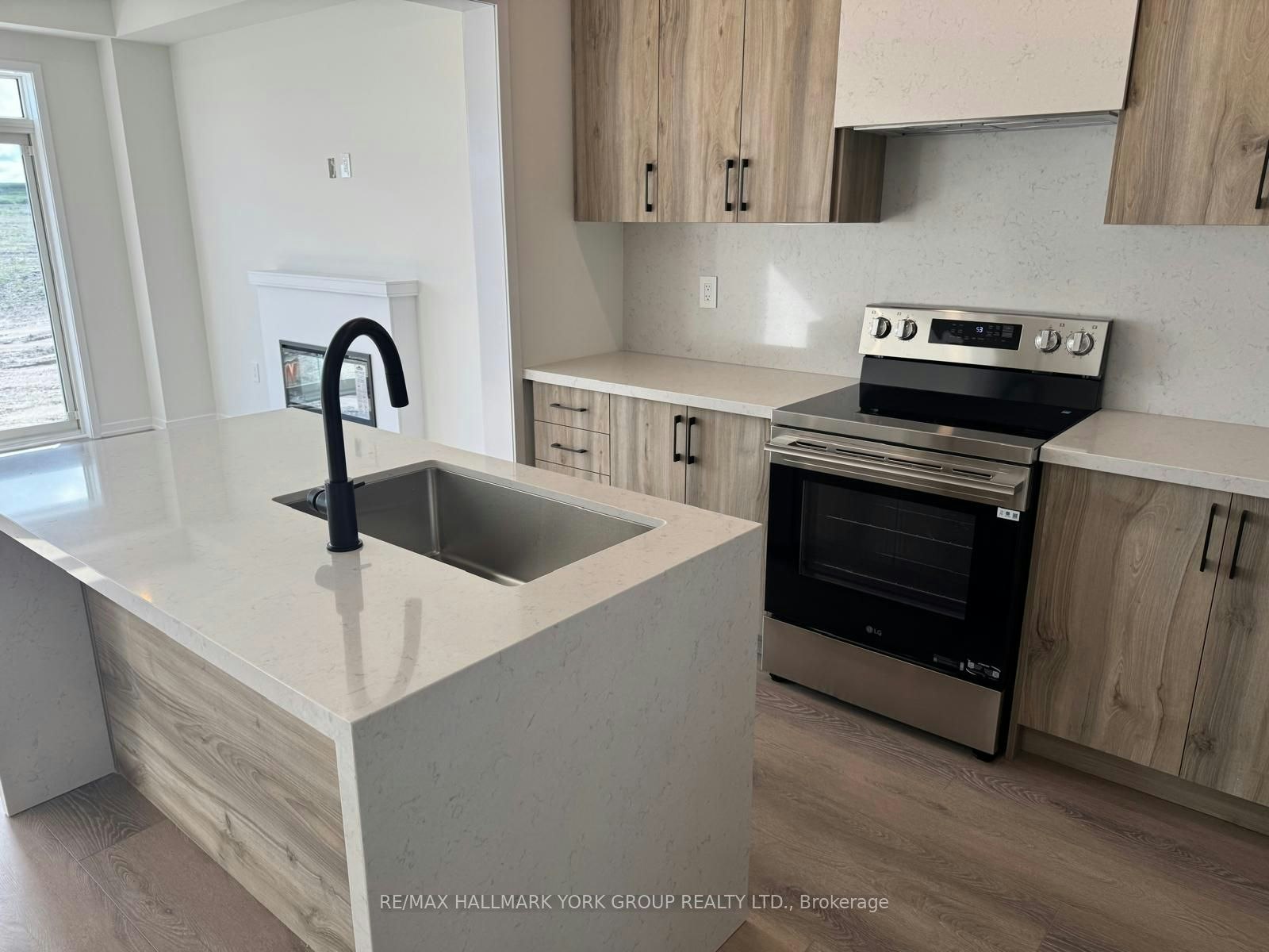 7 Thomas Smith Street, Georgina, ON, L4P 0S3 - 7