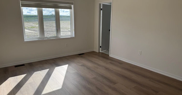 7 Thomas Smith Street, Georgina, ON, L4P 0S3 - 15