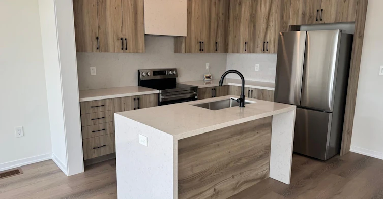 7 Thomas Smith Street, Georgina, ON, L4P 0S3 - 6