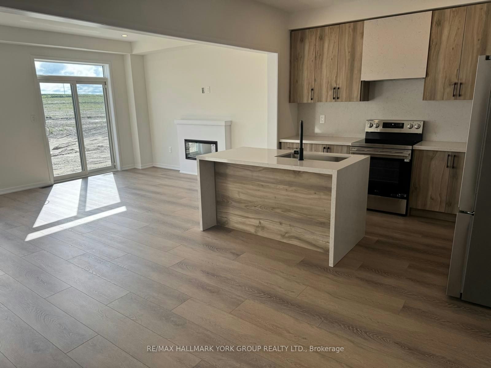 7 Thomas Smith Street, Georgina, ON, L4P 0S3 - 5