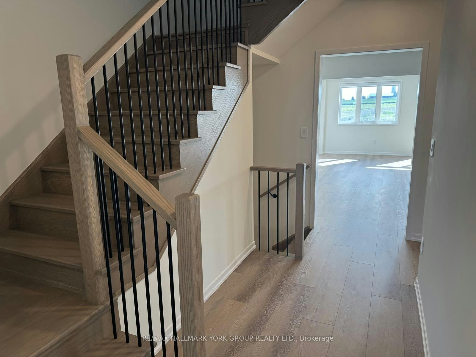 7 Thomas Smith Street, Georgina, ON, L4P 0S3 - 13