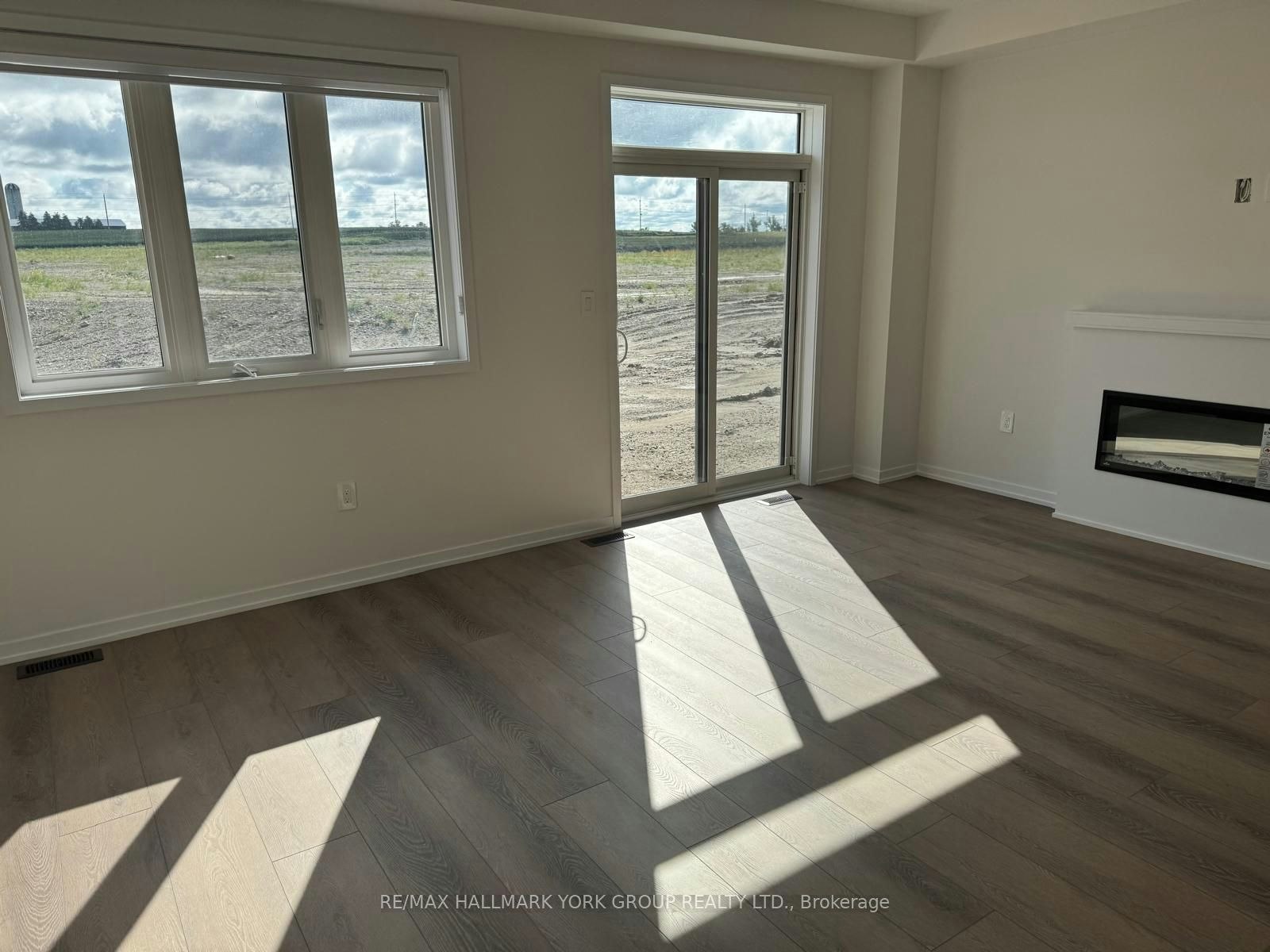 7 Thomas Smith Street, Georgina, ON, L4P 0S3 - 9