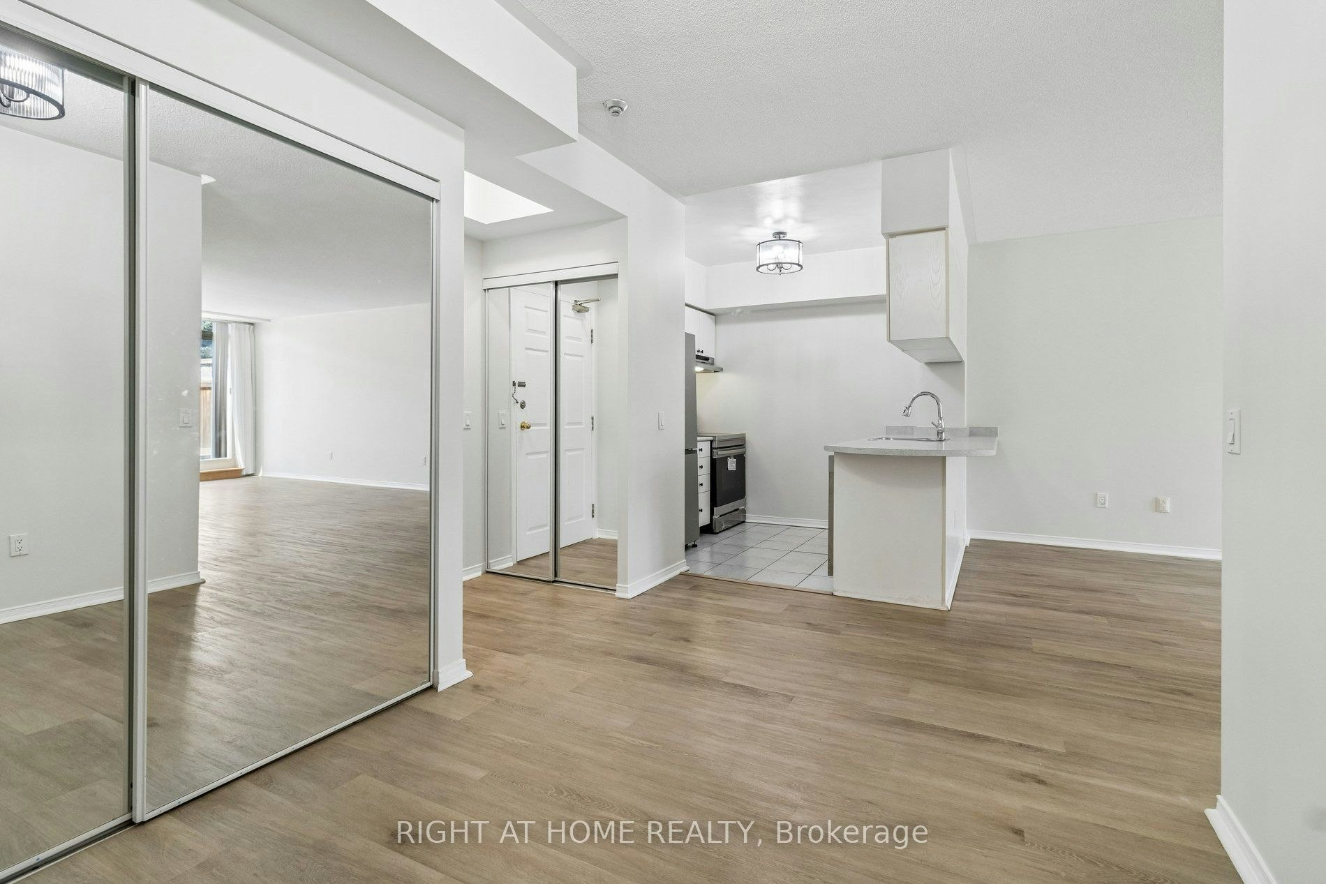 106-7398 Yonge Street, Vaughan, ON, L4J 8J2 - 23