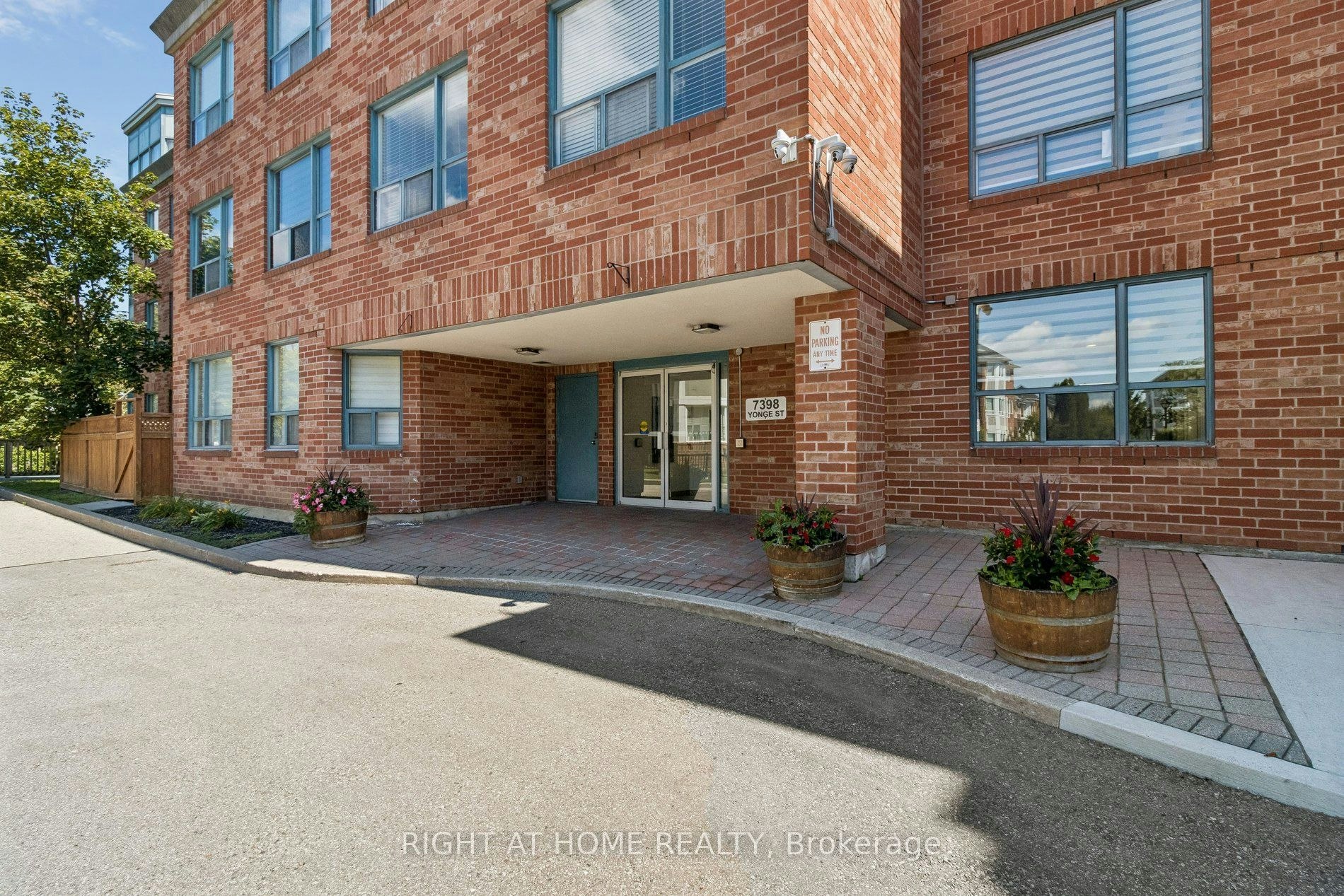 106-7398 Yonge Street, Vaughan, ON, L4J 8J2 - 32