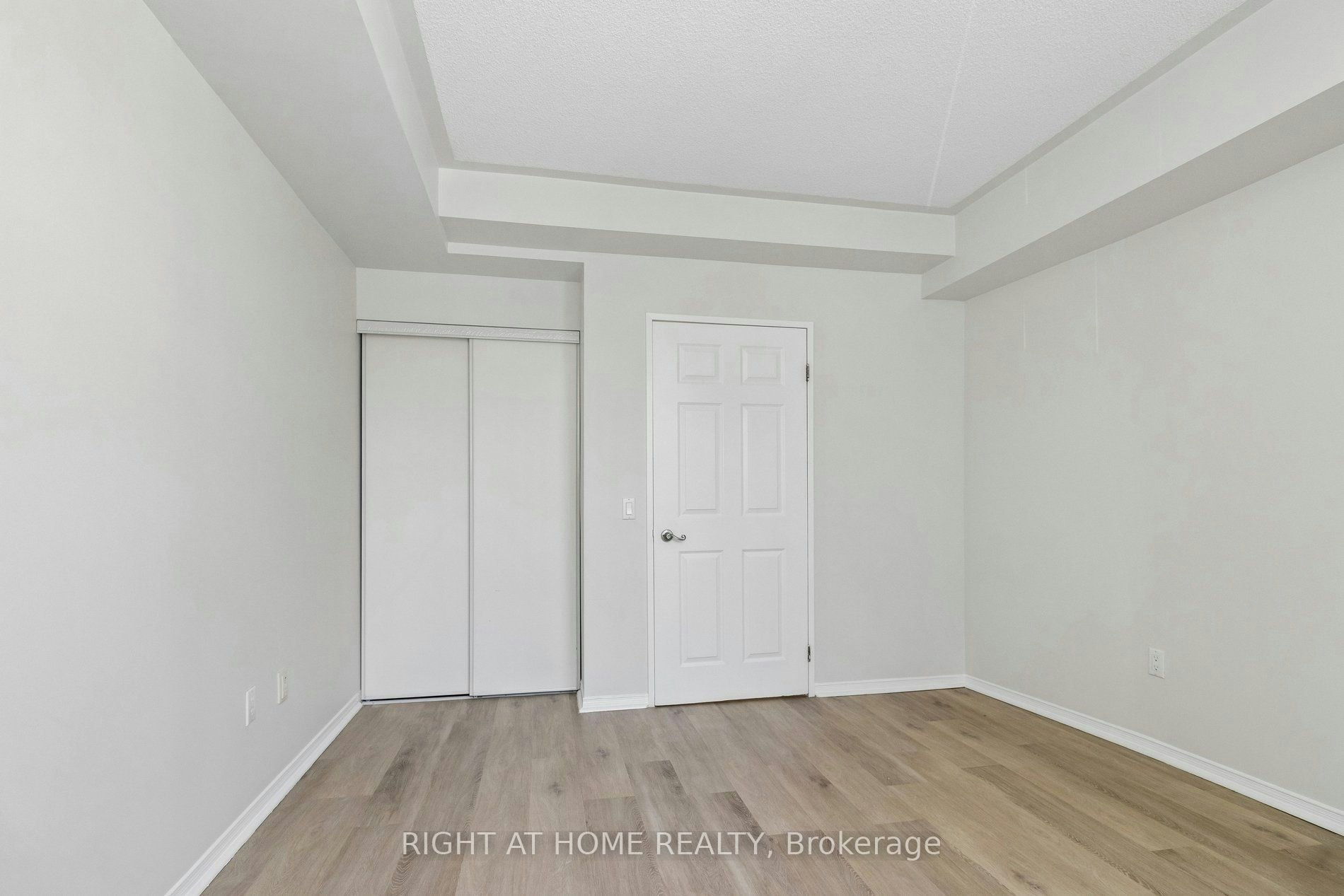 106-7398 Yonge Street, Vaughan, ON, L4J 8J2 - 12