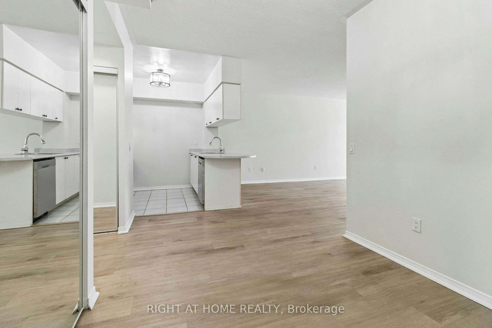 106-7398 Yonge Street, Vaughan, ON, L4J 8J2 - 24
