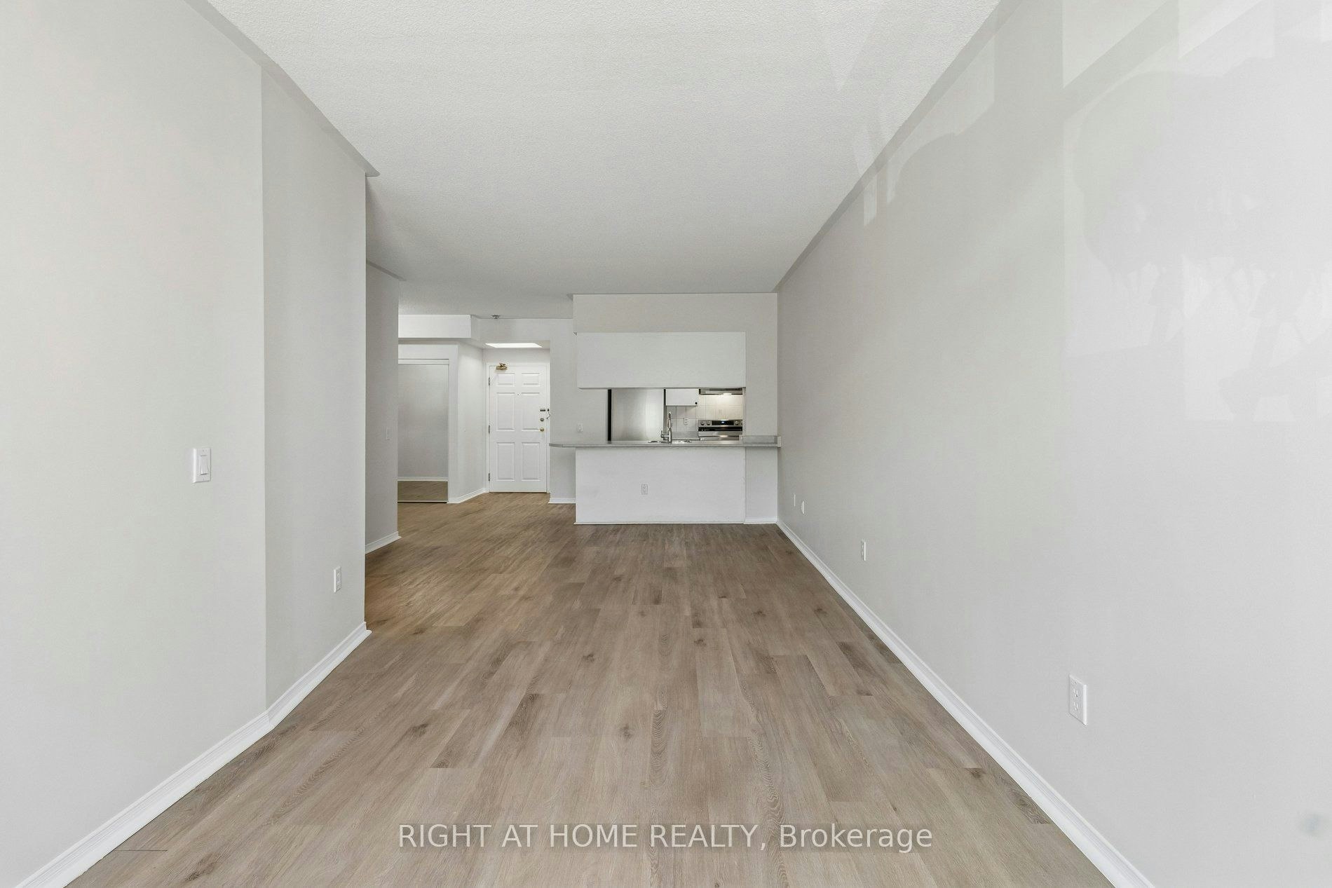 106-7398 Yonge Street, Vaughan, ON, L4J 8J2 - 6