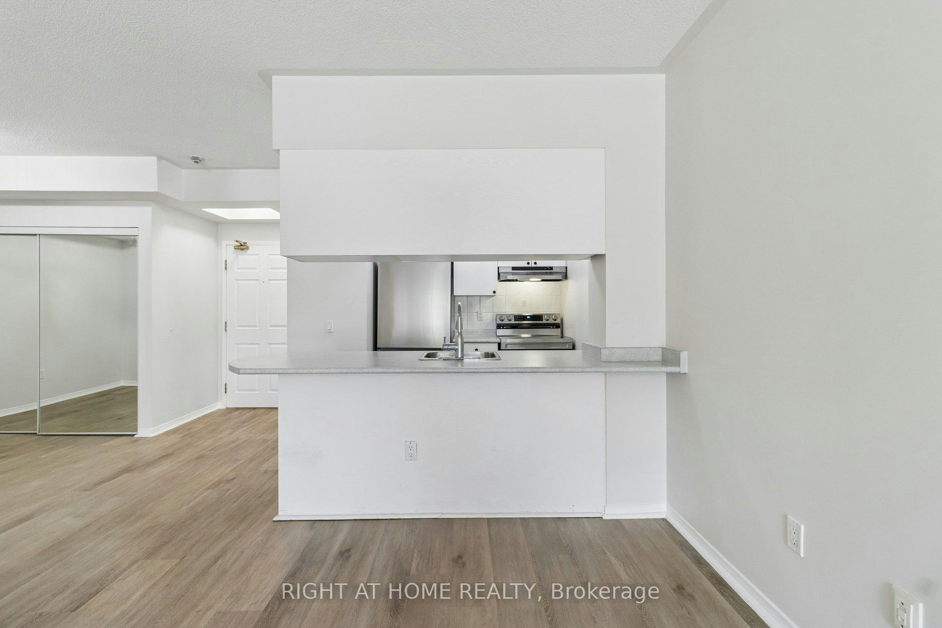 106-7398 Yonge Street, Vaughan, ON, L4J 8J2 - 16