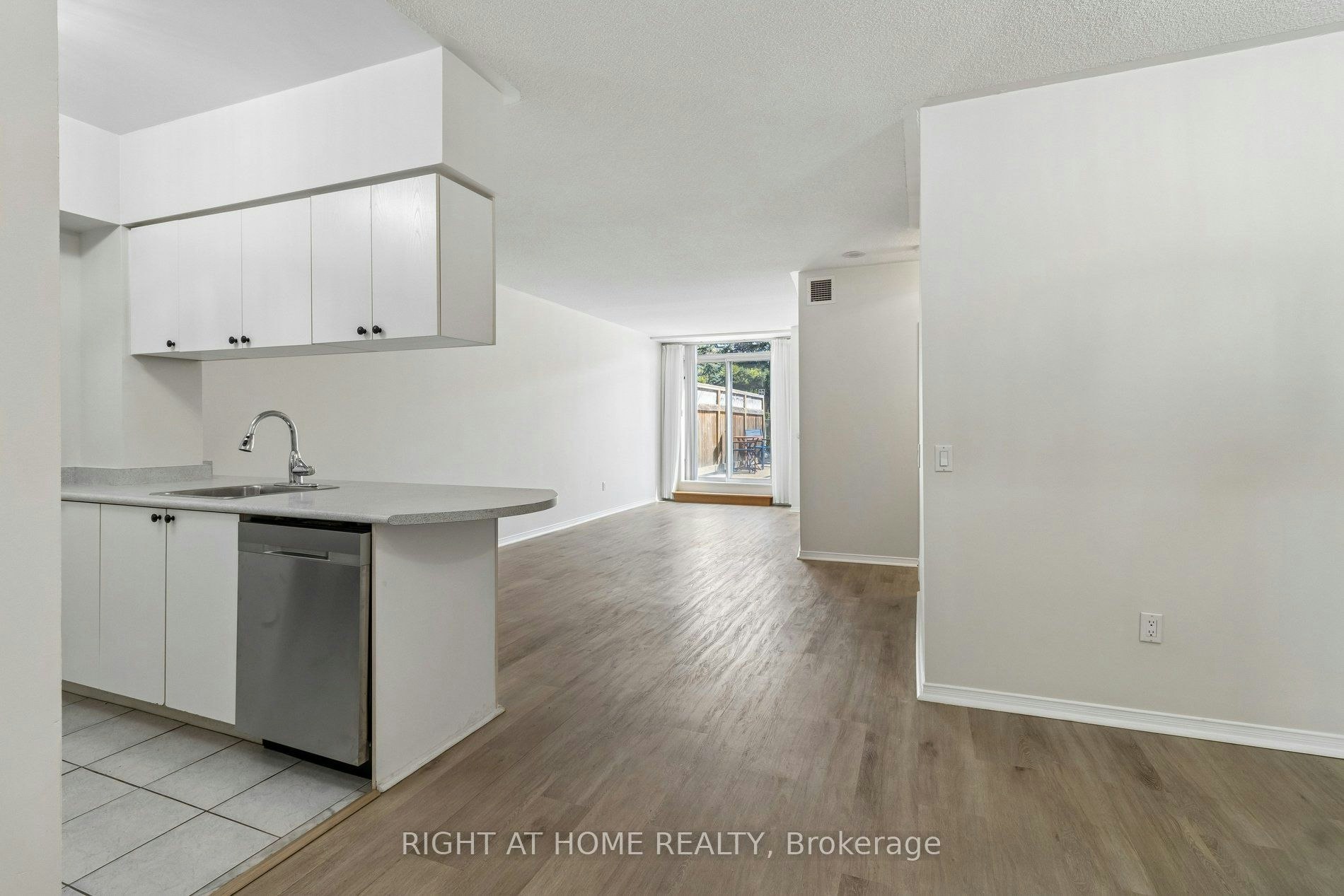 106-7398 Yonge Street, Vaughan, ON, L4J 8J2