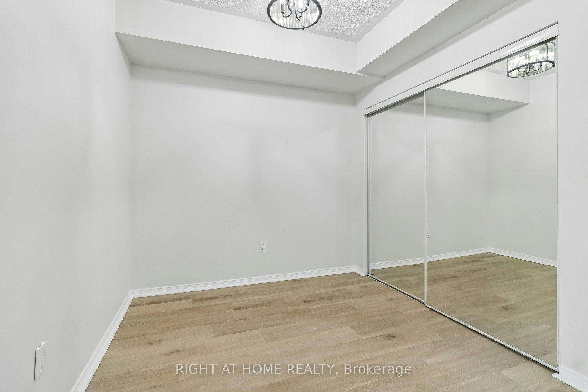 106-7398 Yonge Street, Vaughan, ON, L4J 8J2 - 22