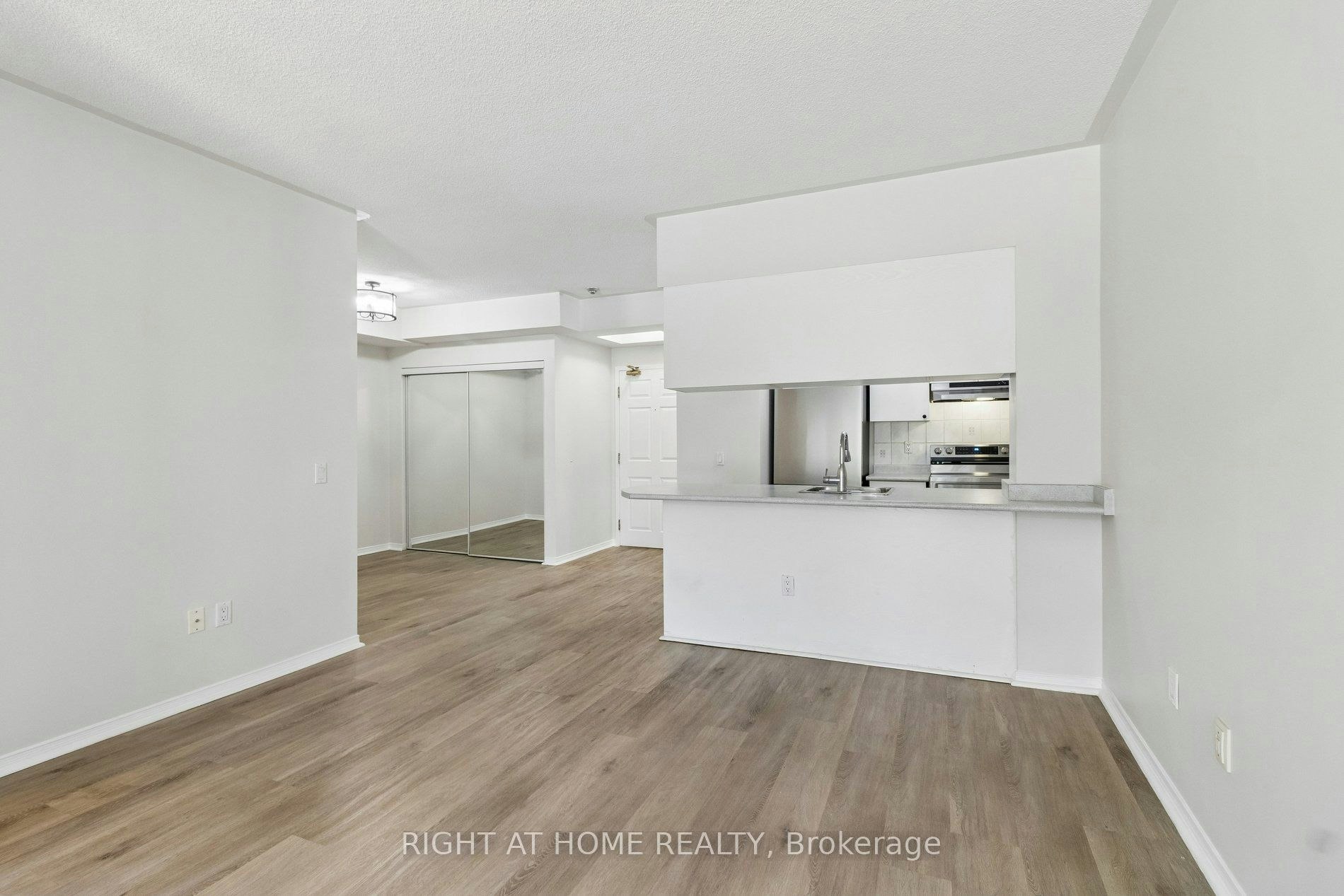 106-7398 Yonge Street, Vaughan, ON, L4J 8J2 - 15