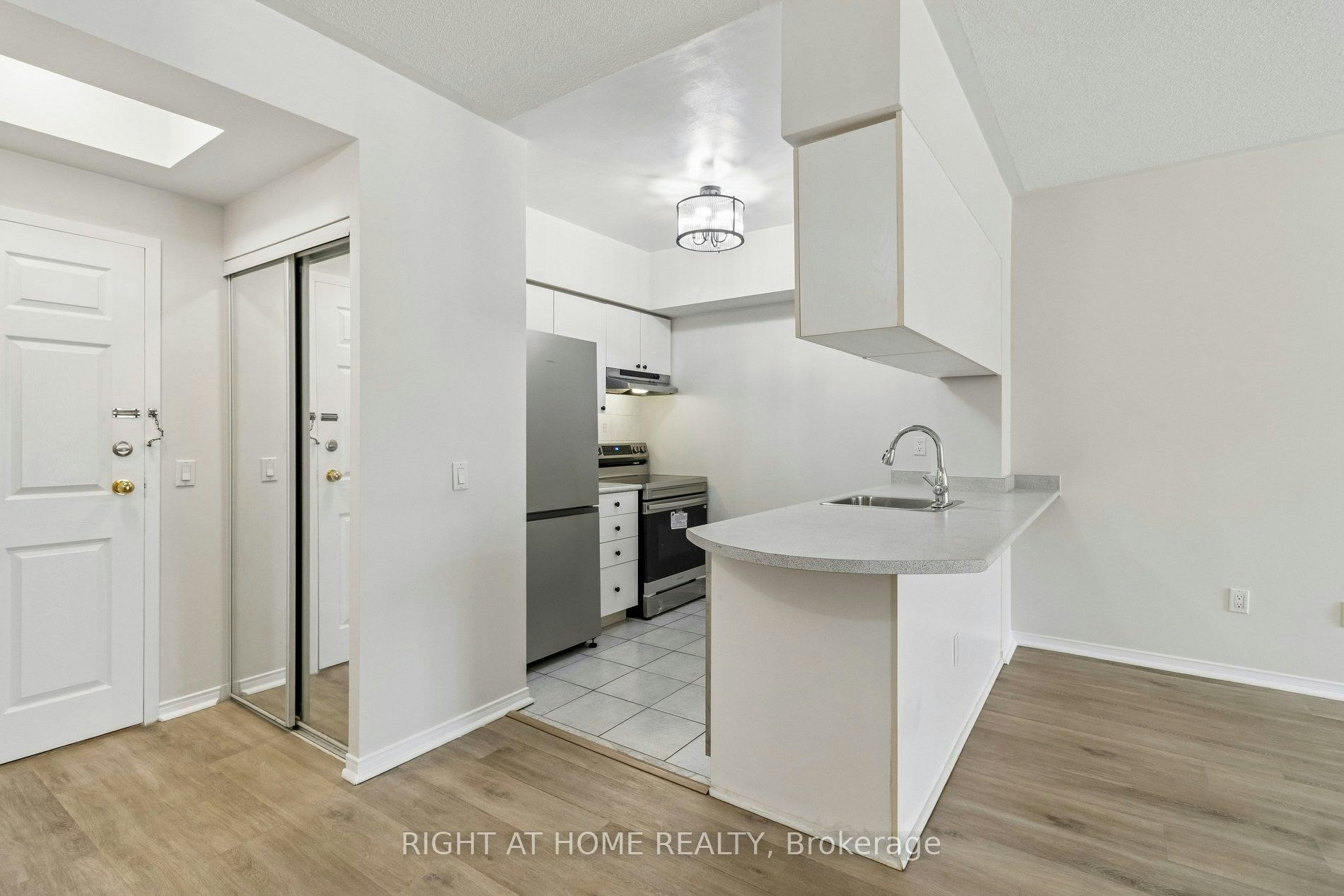 106-7398 Yonge Street, Vaughan, ON, L4J 8J2 - 17