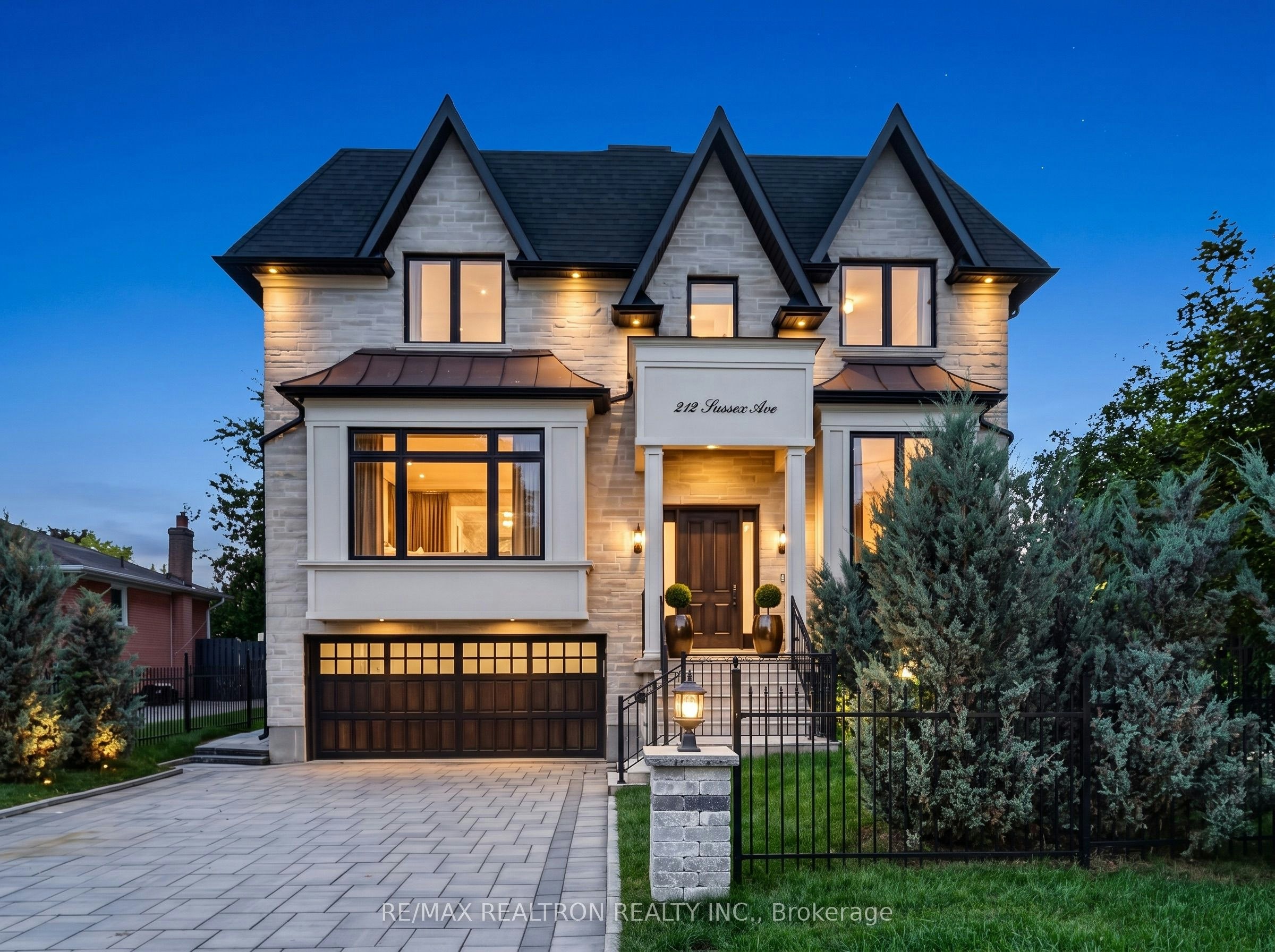 212 Sussex Avenue, Richmond Hill, ON, L4C 2G2