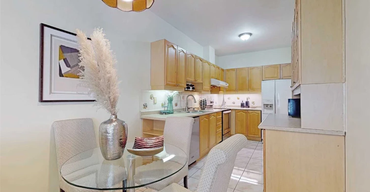 22 Kingsbridge Circle, Vaughan, ON, L4J 8N7 - 10