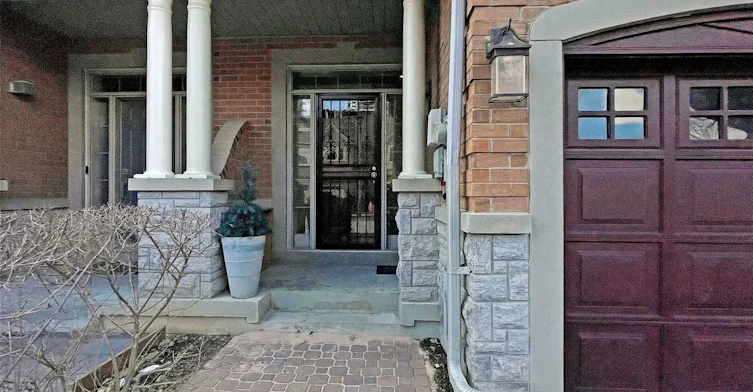 22 Kingsbridge Circle, Vaughan, ON, L4J 8N7 - 2