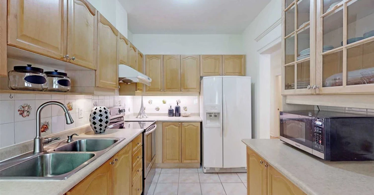 22 Kingsbridge Circle, Vaughan, ON, L4J 8N7 - 11