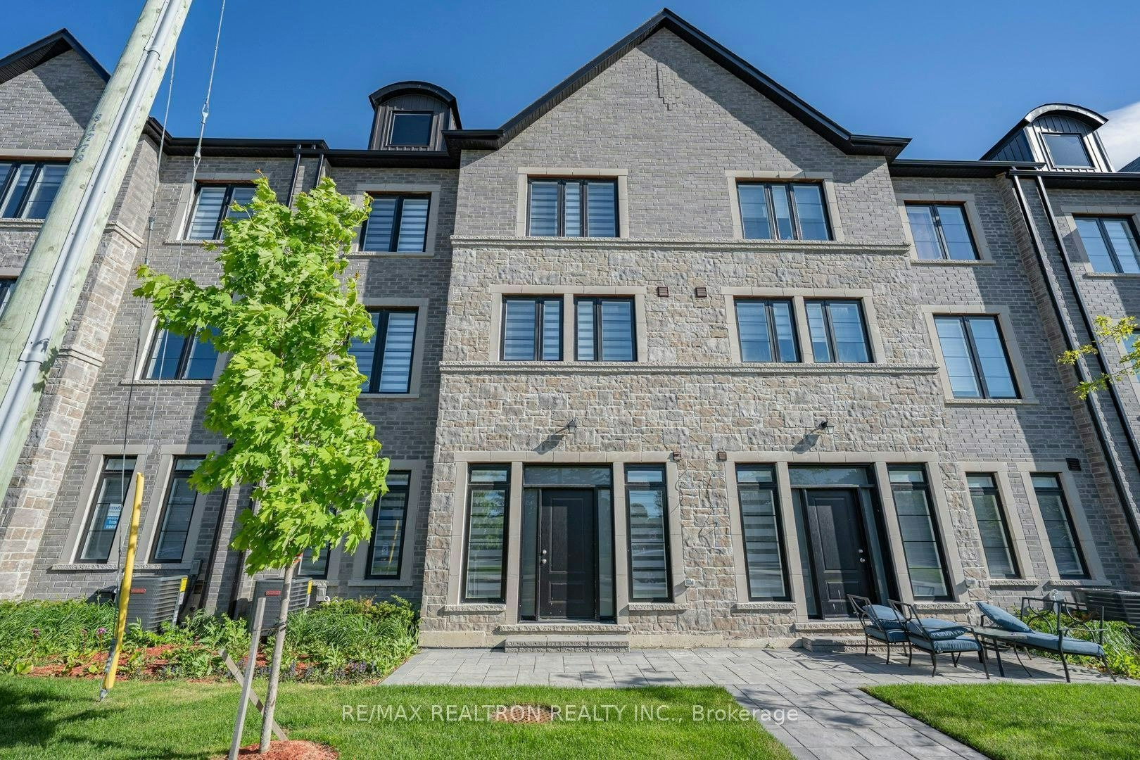 06-260 Eagle Street, Newmarket, ON, L3Y 1K1