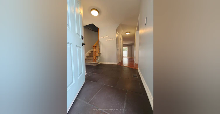32 Moorcrest Drive, Aurora, ON, L4G 3R4 - 3
