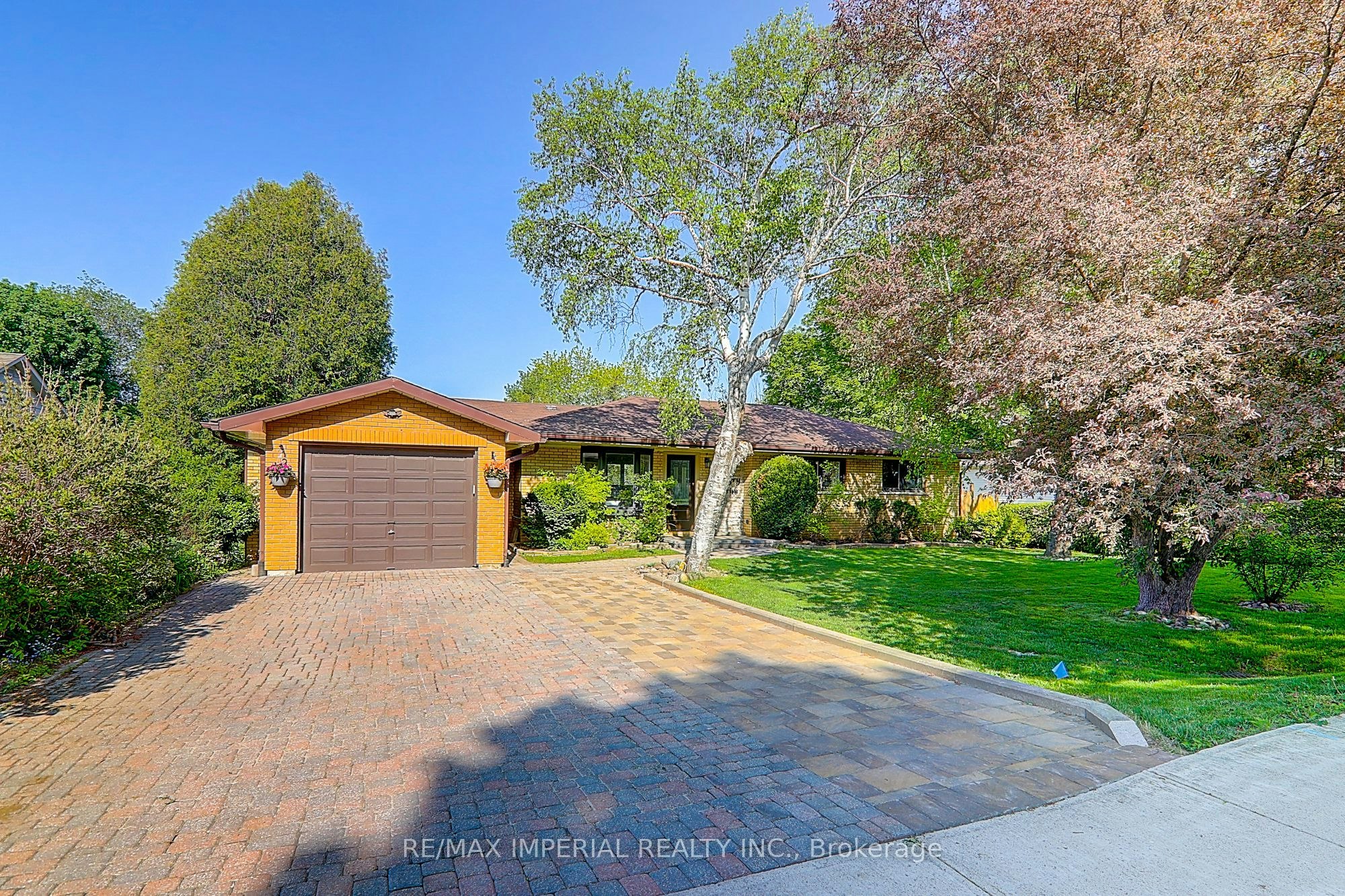 98 Belfry Drive, Newmarket, ON, L3Y 3G1