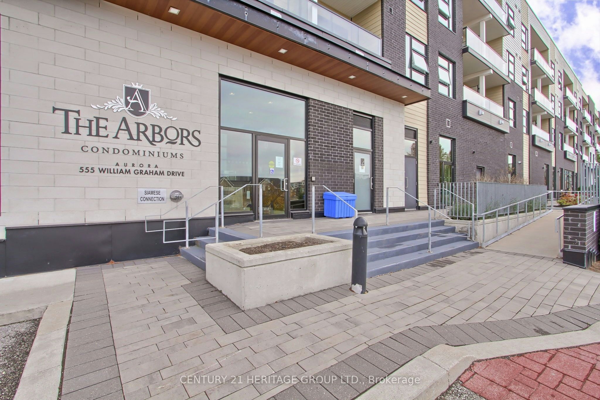 250-555 William Graham Drive, Aurora, ON, L4G 7C4