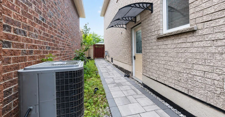 33 Deerwood Crescent, Richmond Hill, ON, L4E 3V4 - 2
