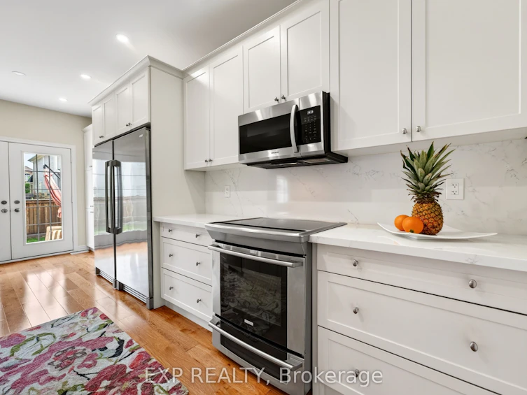 17 Wyndham Circle, Georgina, ON, L0E 1R0 - 17