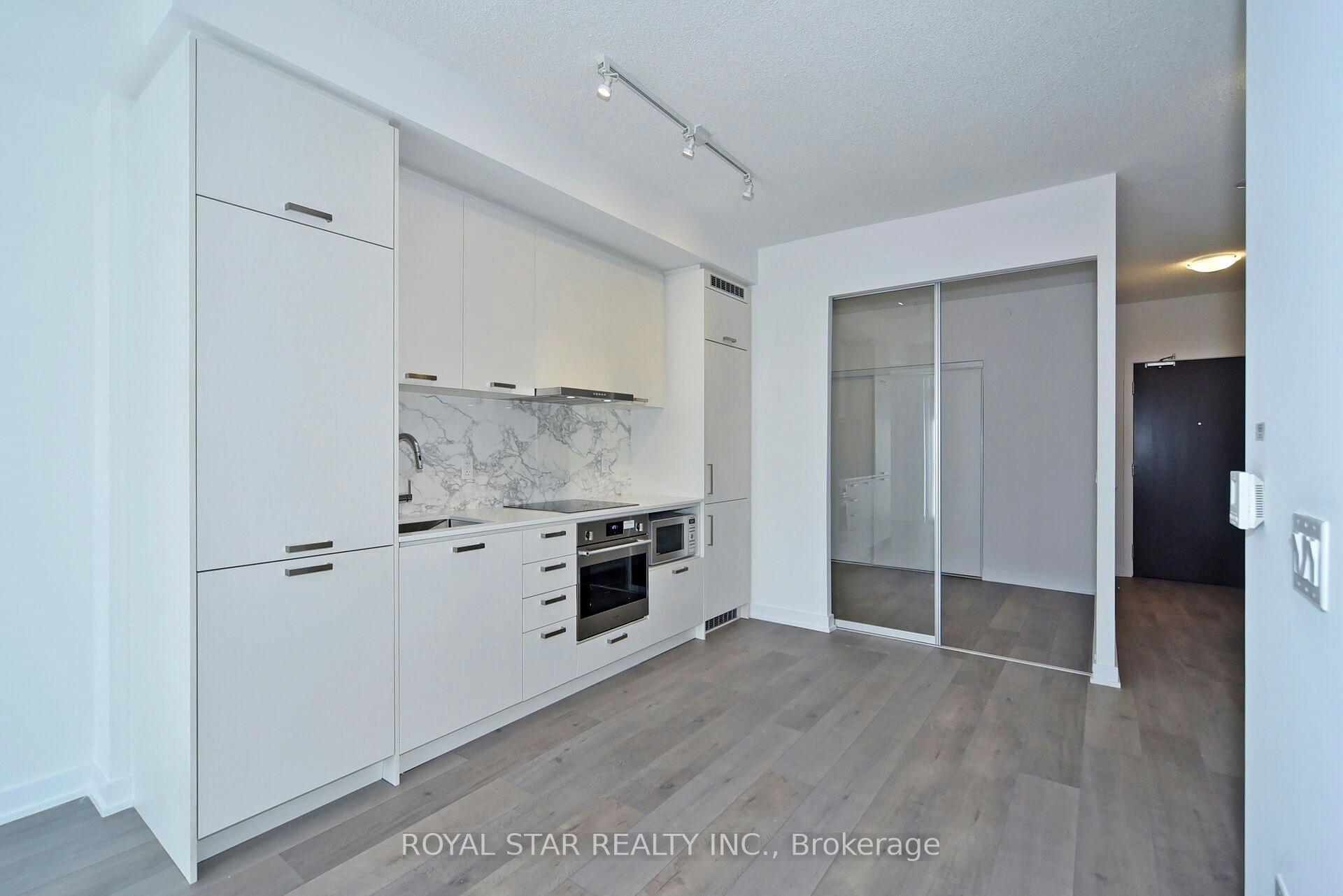 909-10 Honeycrisp Crescent, Vaughan, ON, L4K 0M7 - 23