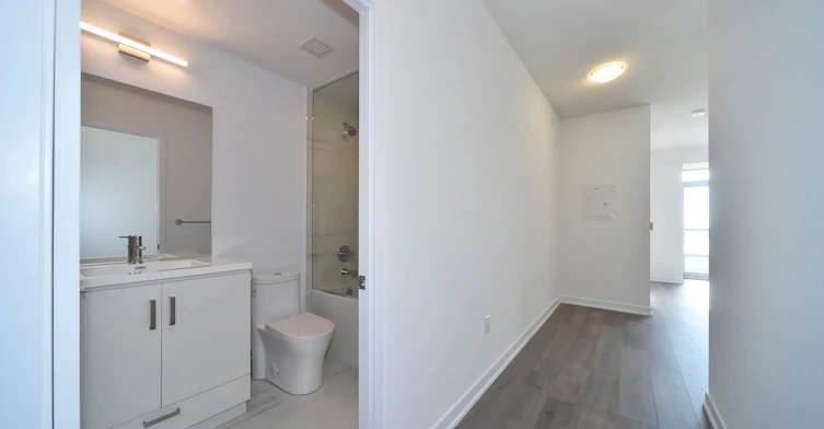 909-10 Honeycrisp Crescent, Vaughan, ON, L4K 0M7 - 12
