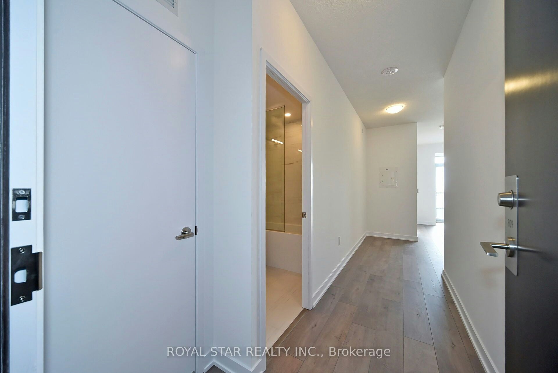 909-10 Honeycrisp Crescent, Vaughan, ON, L4K 0M7 - 8