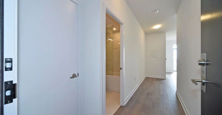909-10 Honeycrisp Crescent, Vaughan, ON, L4K 0M7 - 8