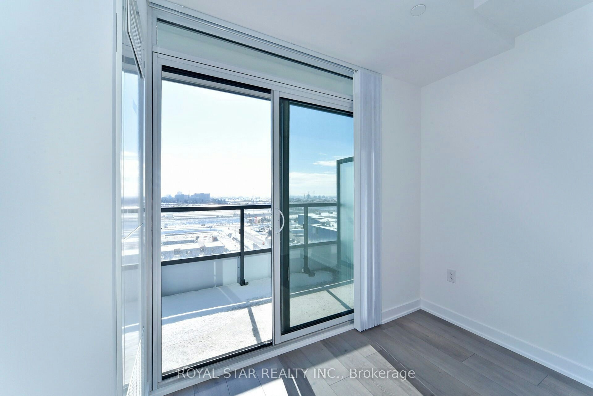909-10 Honeycrisp Crescent, Vaughan, ON, L4K 0M7 - 34