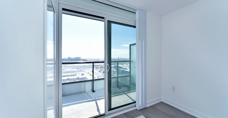 909-10 Honeycrisp Crescent, Vaughan, ON, L4K 0M7 - 34