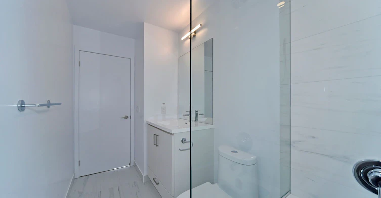 909-10 Honeycrisp Crescent, Vaughan, ON, L4K 0M7 - 33